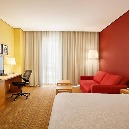 Courtyard By Marriott Leon At The Poliforum Exterior foto