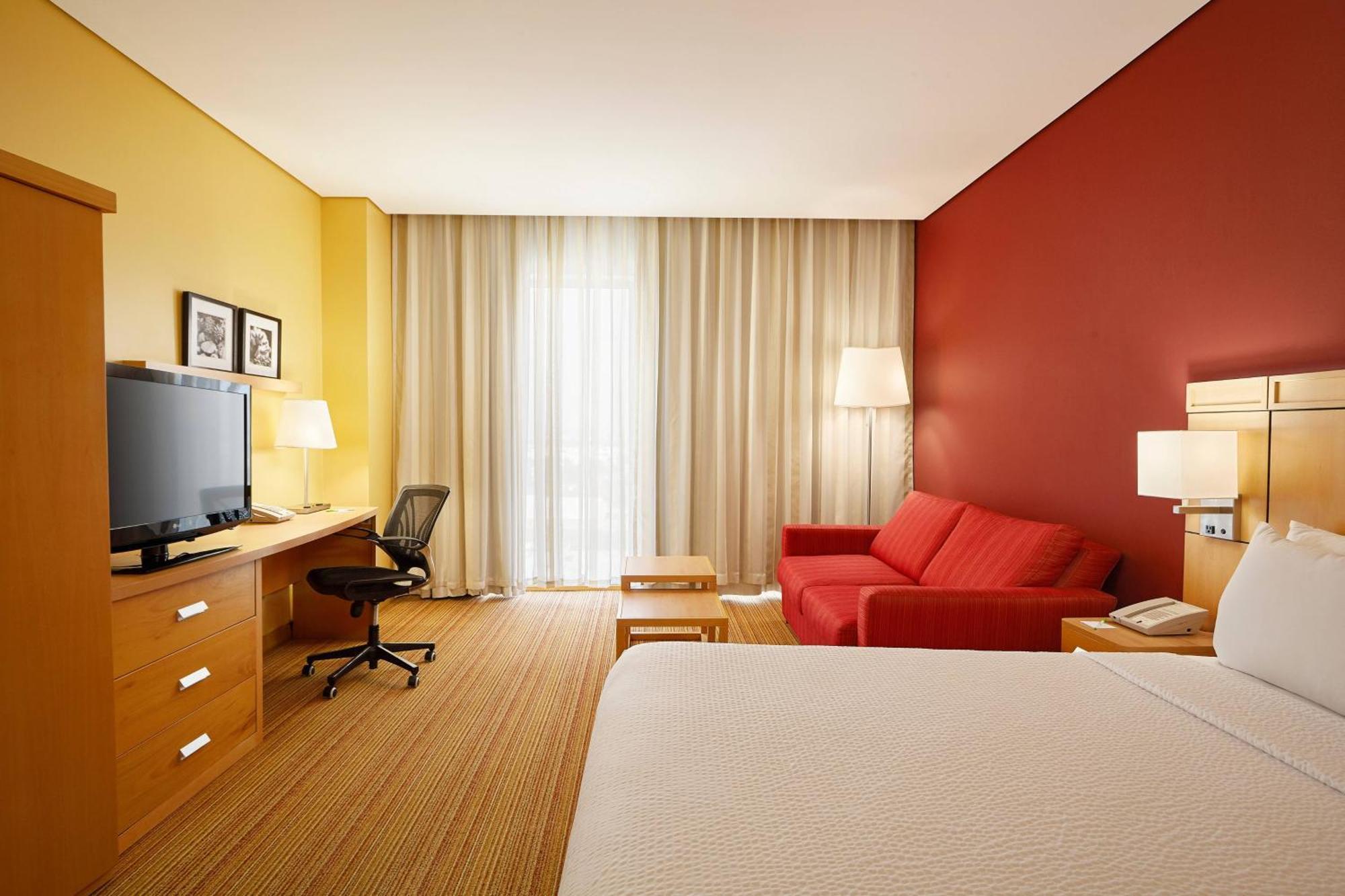 Courtyard By Marriott Leon At The Poliforum Exterior foto