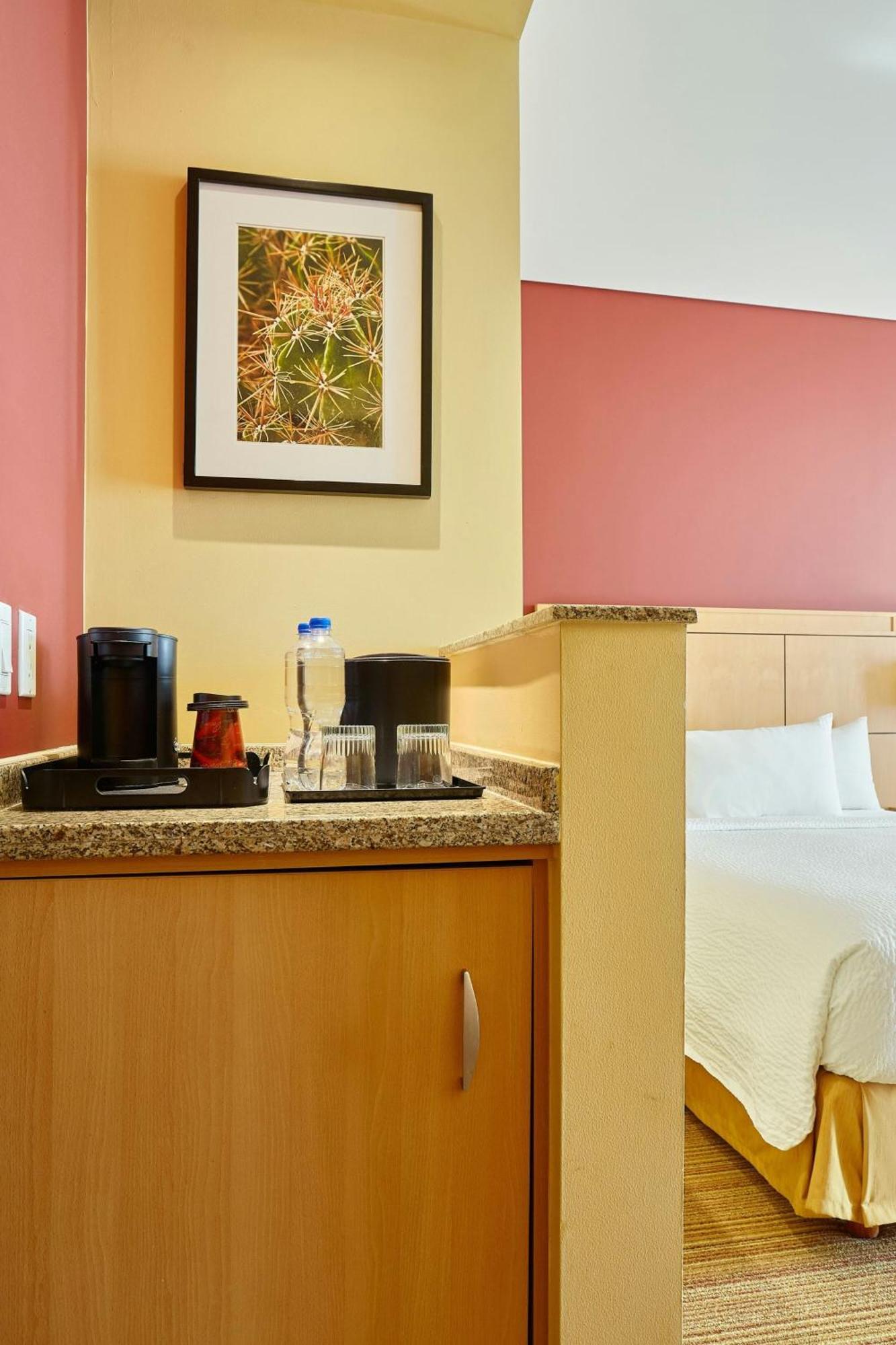 Courtyard By Marriott Leon At The Poliforum Exterior foto