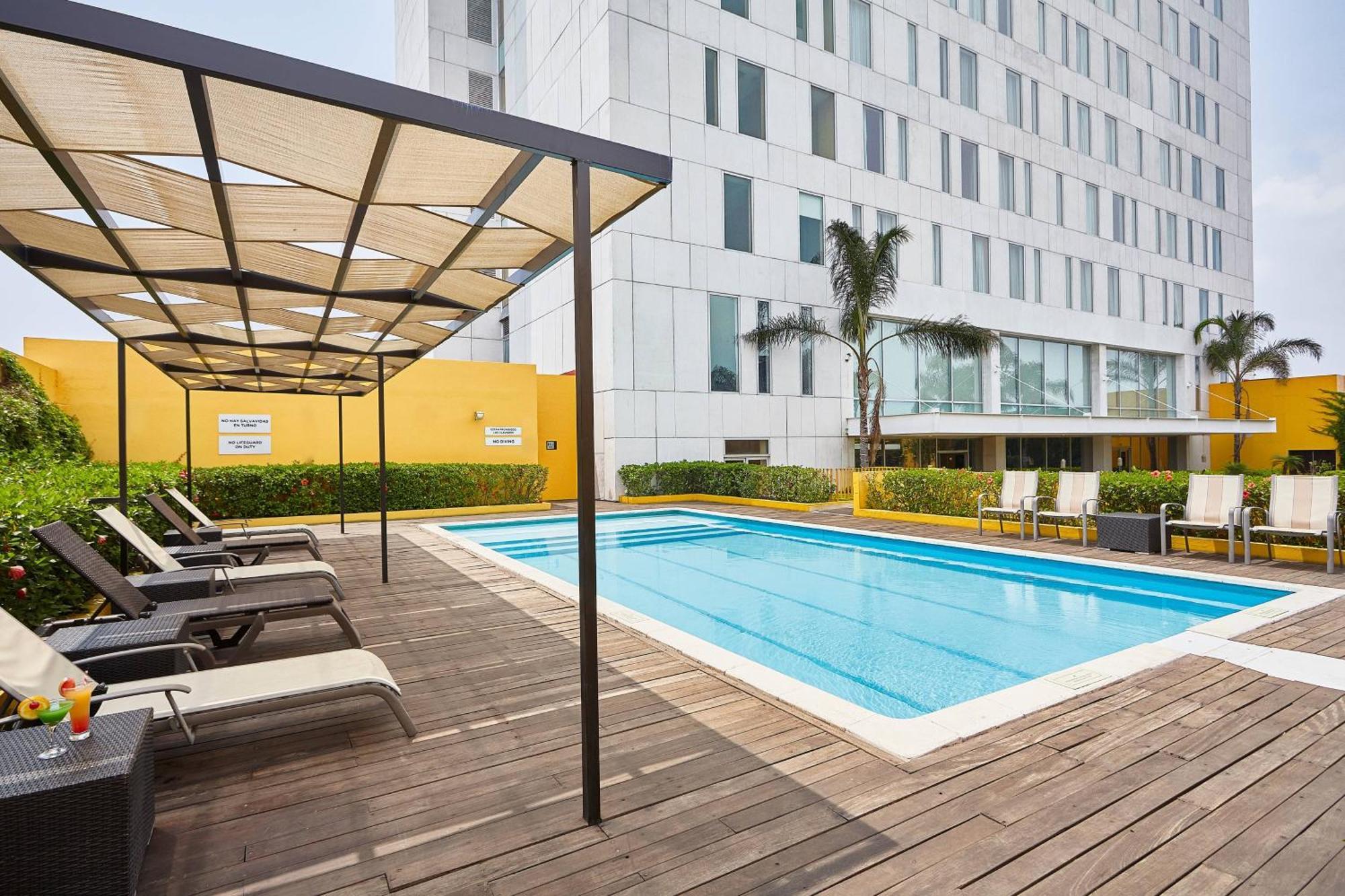 Courtyard By Marriott Leon At The Poliforum Exterior foto