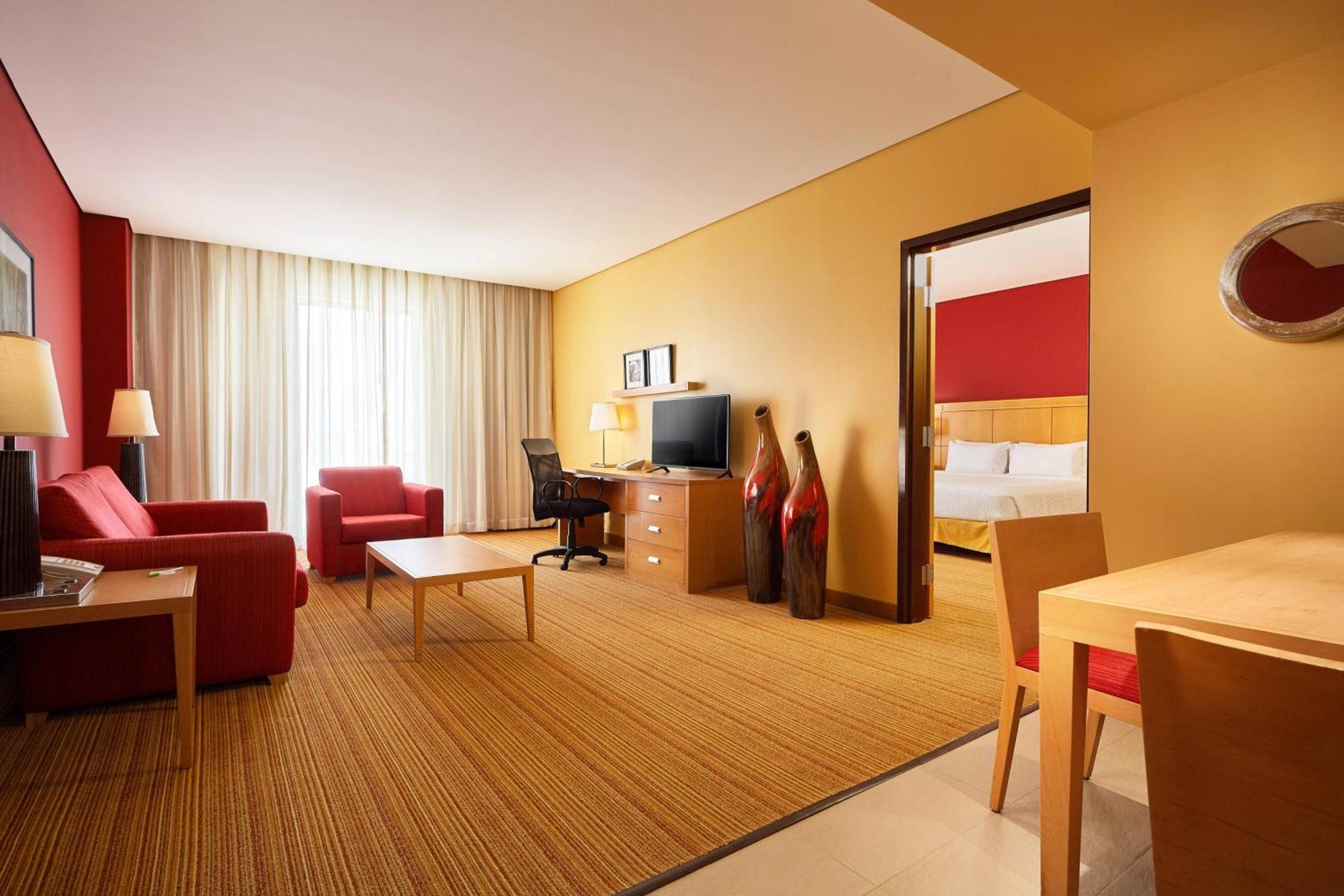 Courtyard By Marriott Leon At The Poliforum Exterior foto