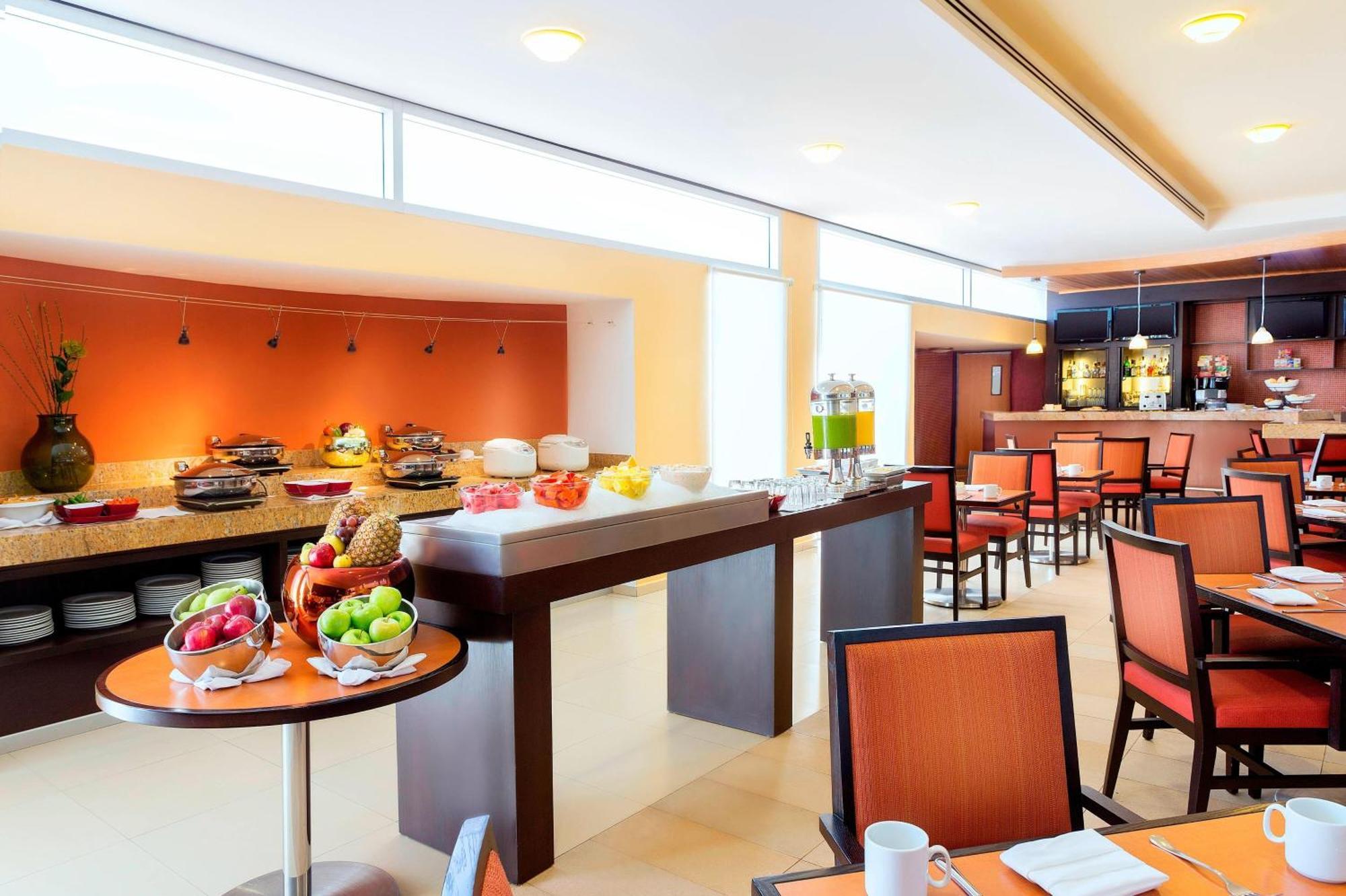Courtyard By Marriott Leon At The Poliforum Exterior foto