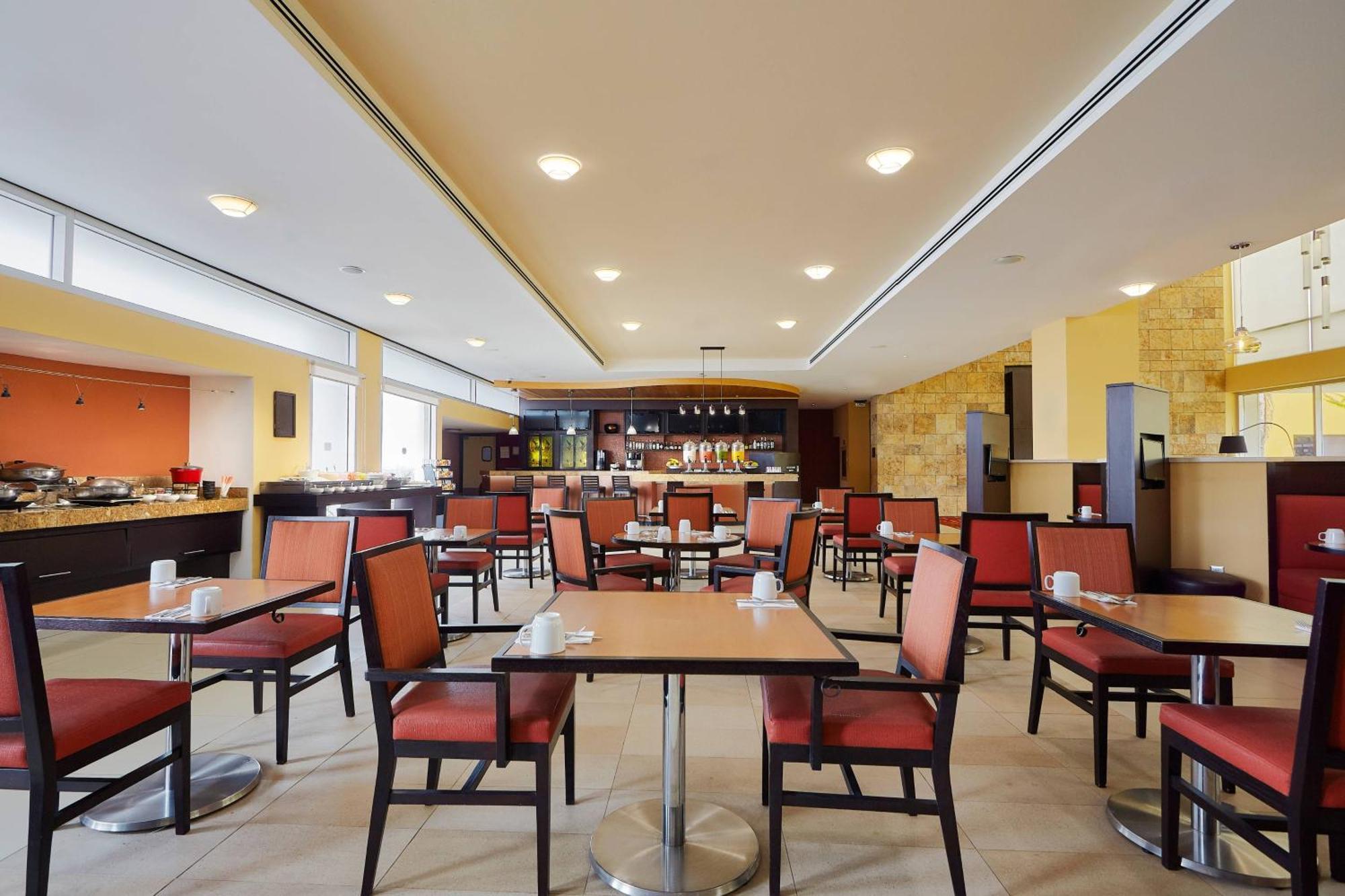 Courtyard By Marriott Leon At The Poliforum Exterior foto