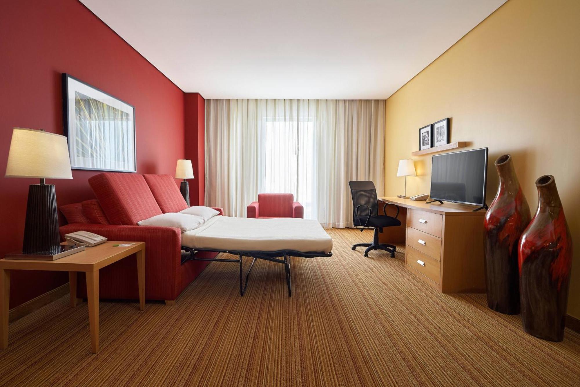 Courtyard By Marriott Leon At The Poliforum Exterior foto