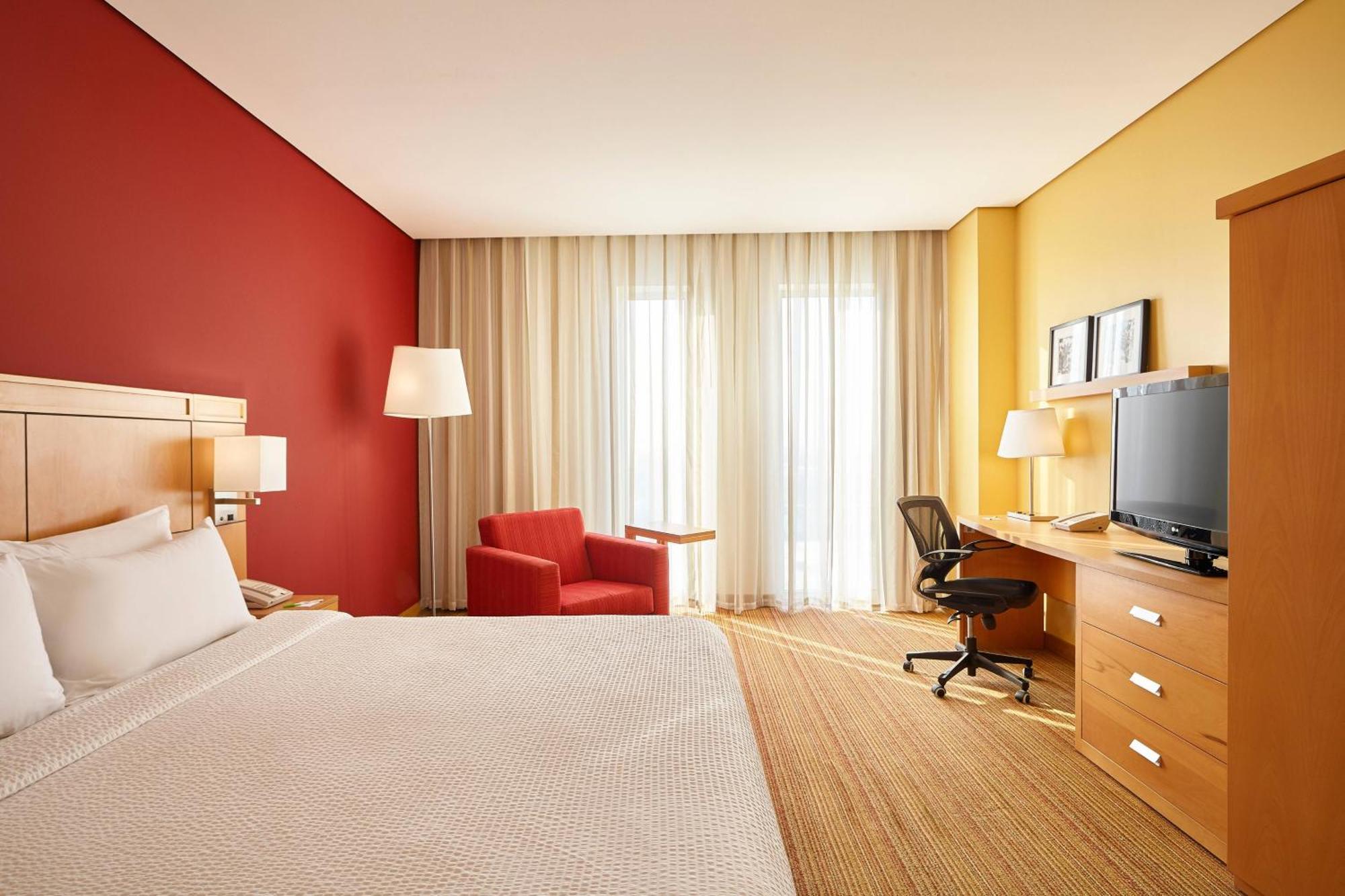 Courtyard By Marriott Leon At The Poliforum Exterior foto