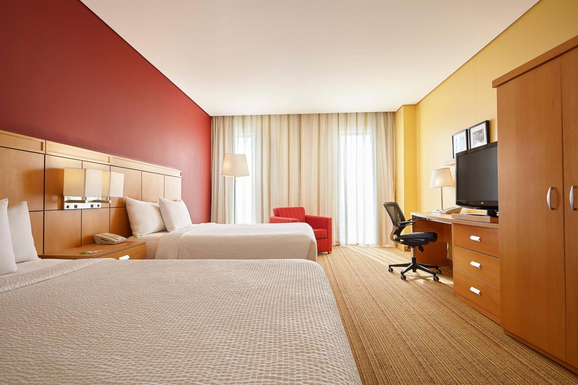 Courtyard By Marriott Leon At The Poliforum Exterior foto