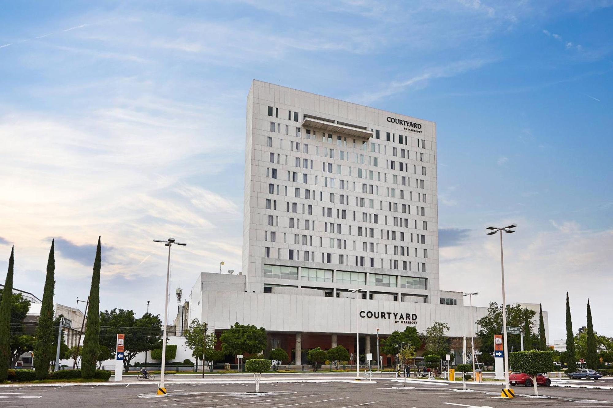 Courtyard By Marriott Leon At The Poliforum Exterior foto